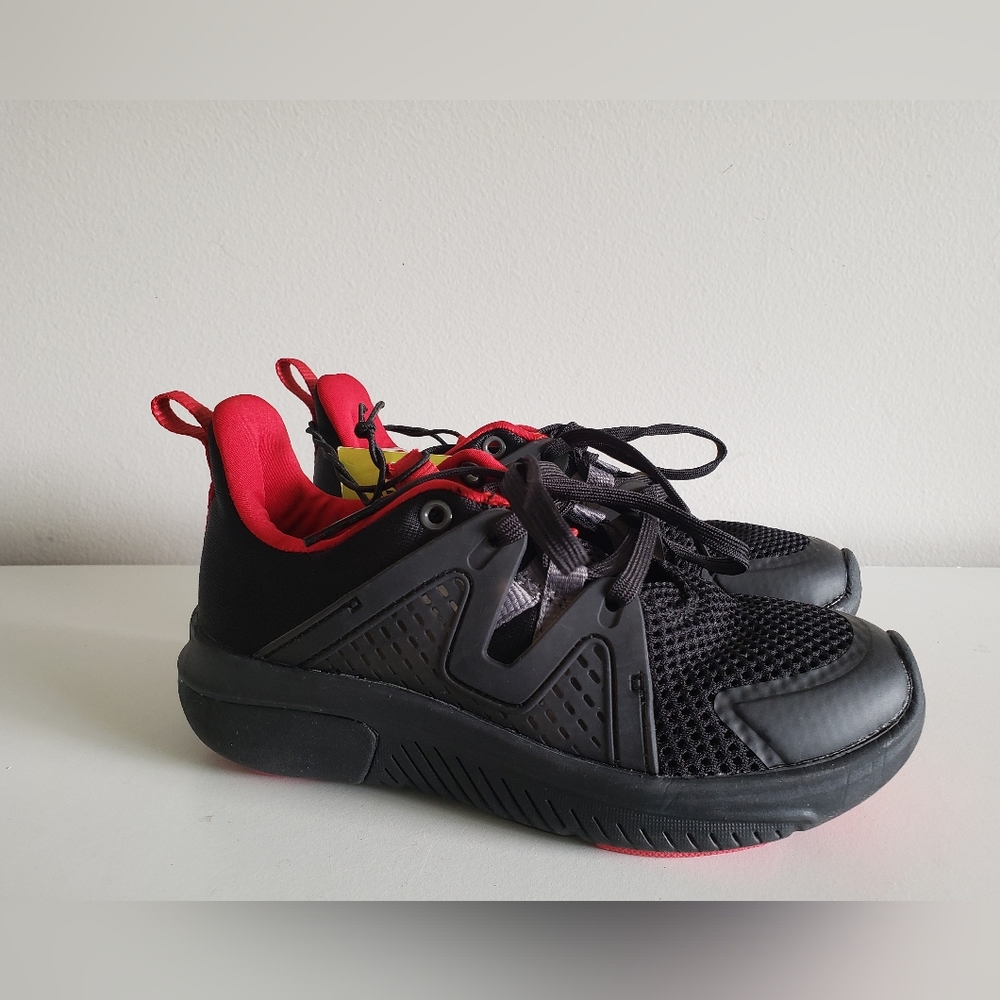 Boys' Bkack Stormy Sneakers Size 13